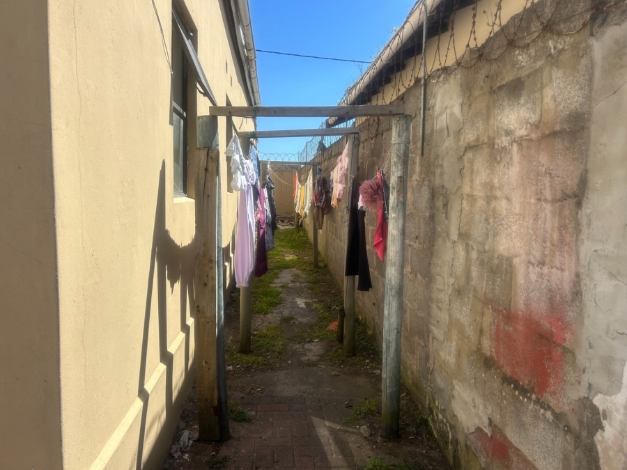 6 Bedroom Property for Sale in Quigney Eastern Cape